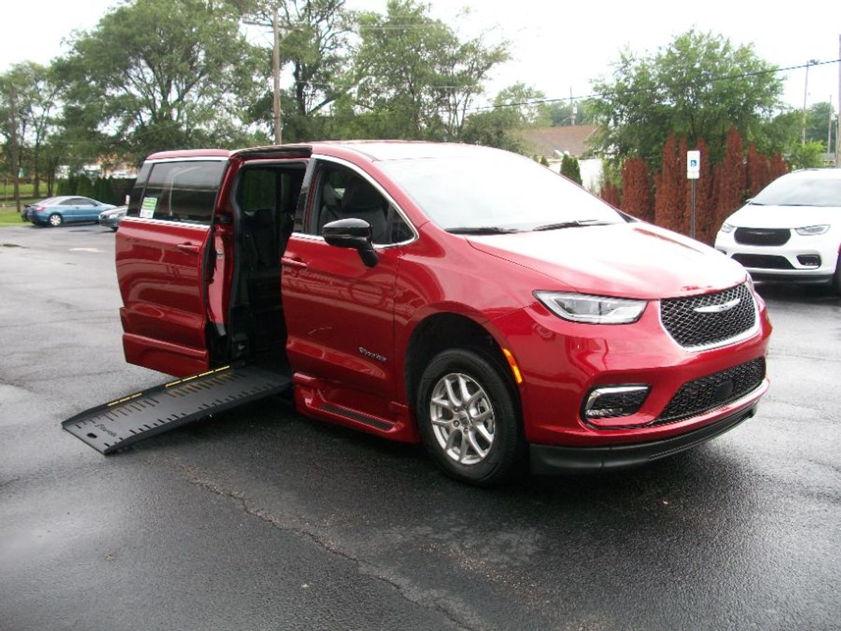 Red Chrysler Pacifica image number 1