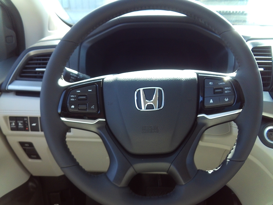 Grey Honda Odyssey image number 11