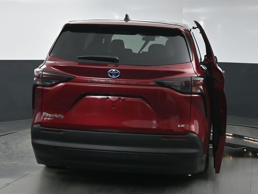 New 2025 Toyota Sienna Hybrid LE - BraunAbility Side Entry Entry Fold Out Automatic Ramp