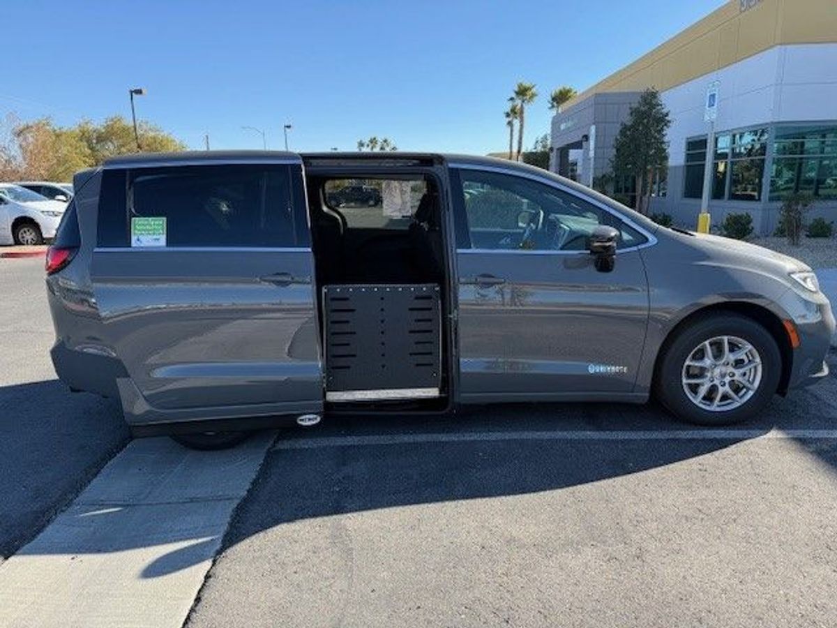 2024 CHRYSLER PACIFICA - Image 2