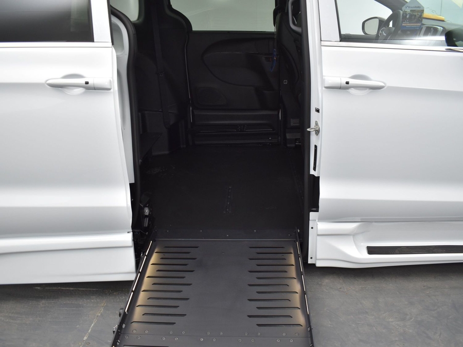 Used 2025 Chrysler Pacifica Select Safety - BraunAbility Side Entry Fold Out Automatic Ramp