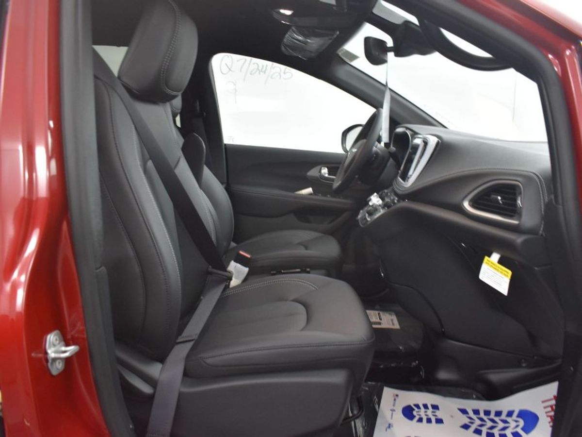 2025 CHRYSLER PACIFICA - Image 9
