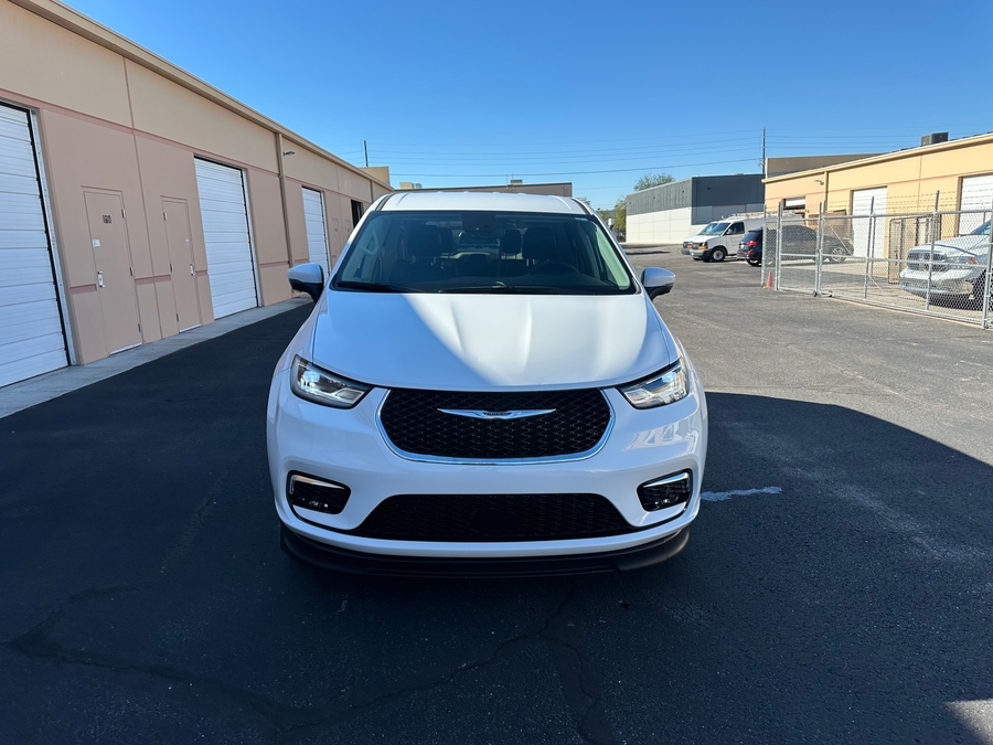 Used 2023 Chrysler Pacifica Touring L Theatre - BraunAbility Side Entry Entry In Floor Automatic Ramp