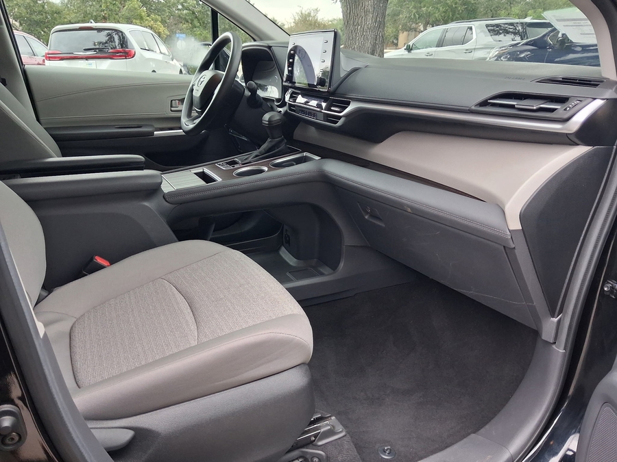Black Toyota Sienna image number 9