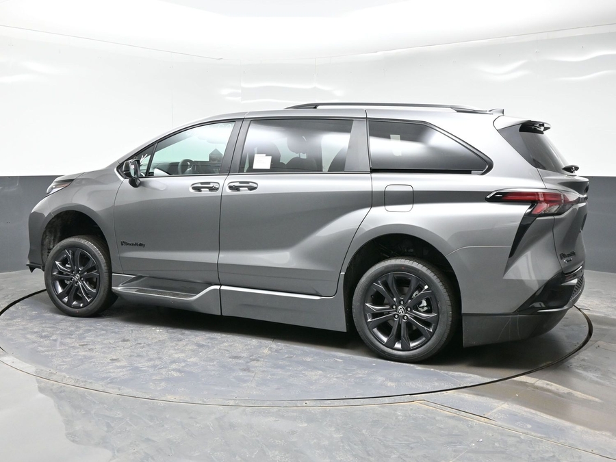 New 2026 Toyota Sienna Hybrid XSE Sport - BraunAbility Side Entry Entry Fold Out Automatic Ramp