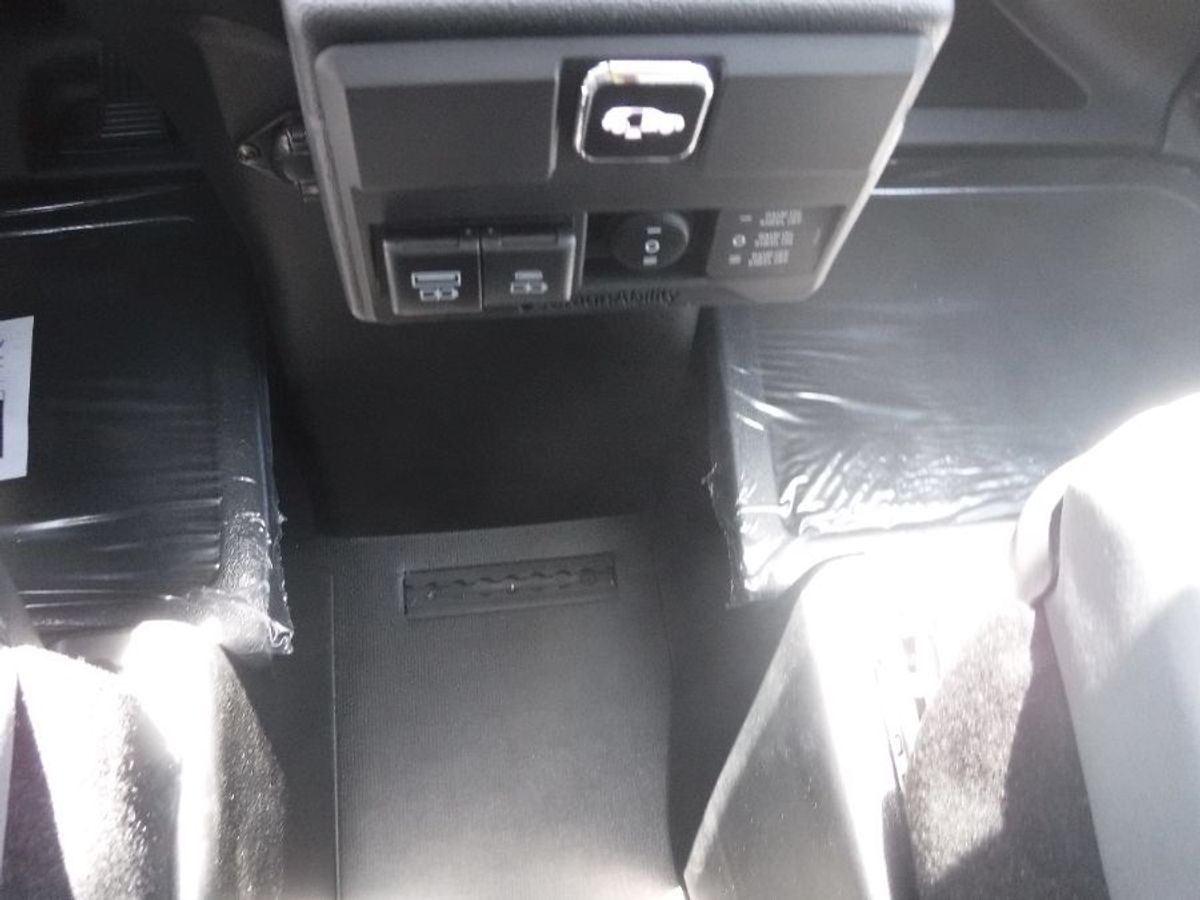 Black Toyota Sienna image number 11