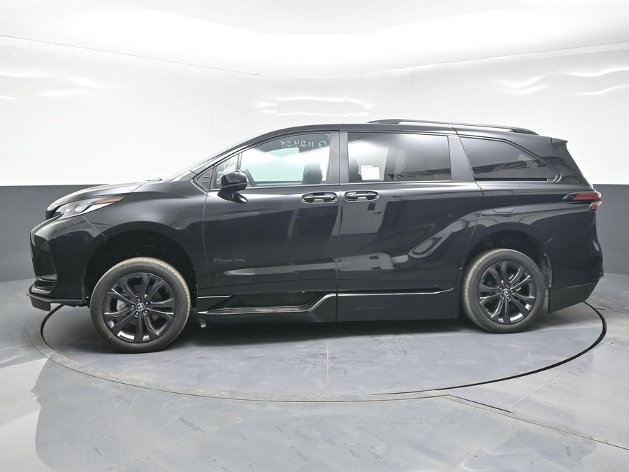 New 2025 Toyota Sienna Hybrid XSE Sport - BraunAbility Side Entry Entry Fold Out Automatic Ramp