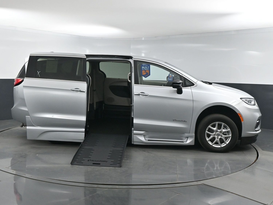 Used 2024 Chrysler Pacifica Touring L - BraunAbility Side Entry Entry Fold Out Automatic Ramp