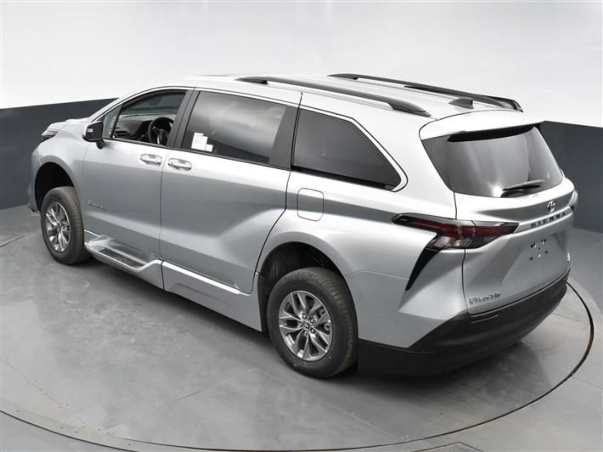 2023 TOYOTA SIENNA - Image 23