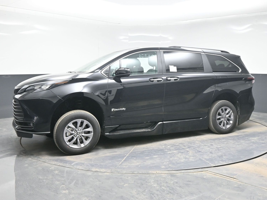 Black Toyota Sienna image number 2