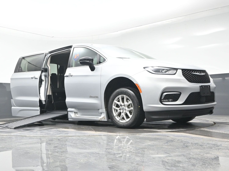 Used 2024 Chrysler Pacifica Touring L - BraunAbility Side Entry Entry In Floor Automatic Ramp