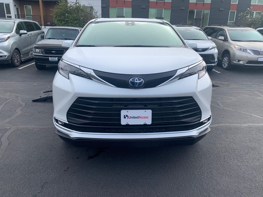 Used 2024 Toyota Sienna Hybrid XLE Plus - BraunAbility Side Entry Entry Fold Out Automatic Ramp