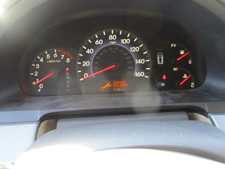 Gold Honda Odyssey image number 12