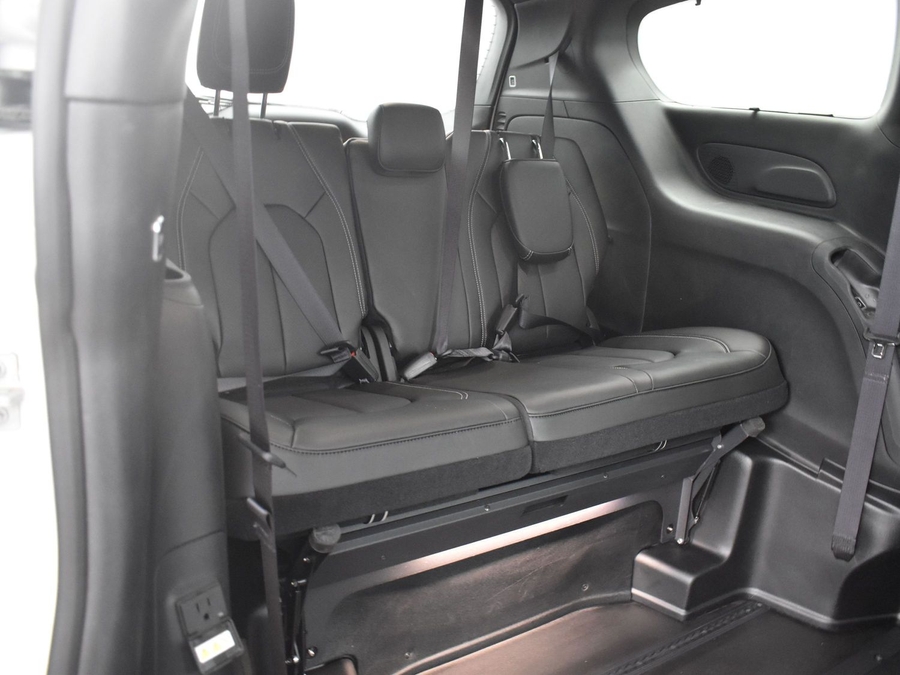 New 2025 Chrysler Pacifica SELECT PLUS - BraunAbility Side Entry Entry In Floor Automatic Ramp