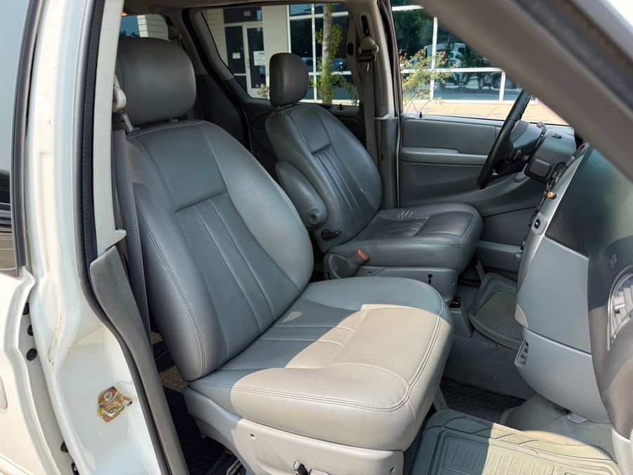 2007 Chrysler Town & Country Touring - Photo 11