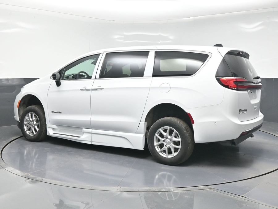 New 2025 Chrysler Pacifica Select Safety - BraunAbility Side Entry Entry Fold Out Automatic Ramp
