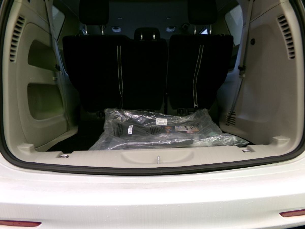 2024 CHRYSLER VOYAGER - Image 14