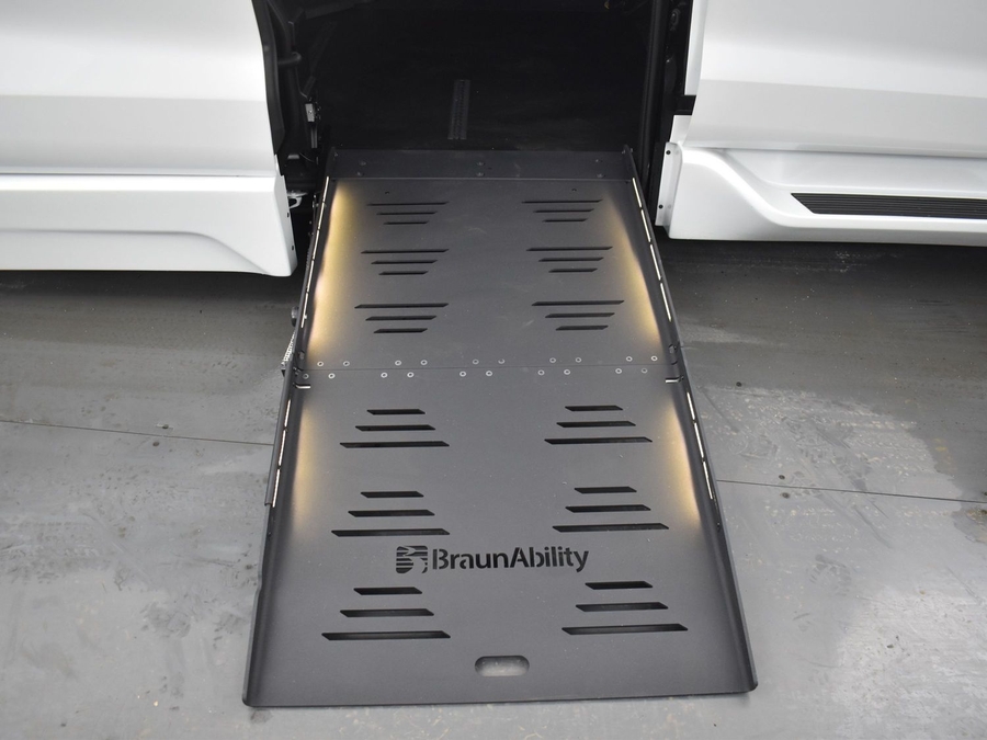 New 2025 Toyota Sienna Hybrid XLE Plus - BraunAbility Side Entry Entry Fold Out Automatic Ramp
