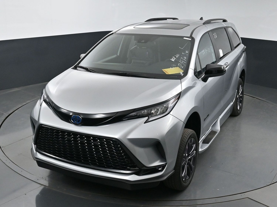 New 2025 Toyota Sienna Hybrid XSE - BraunAbility Side Entry Entry In Floor Automatic Ramp