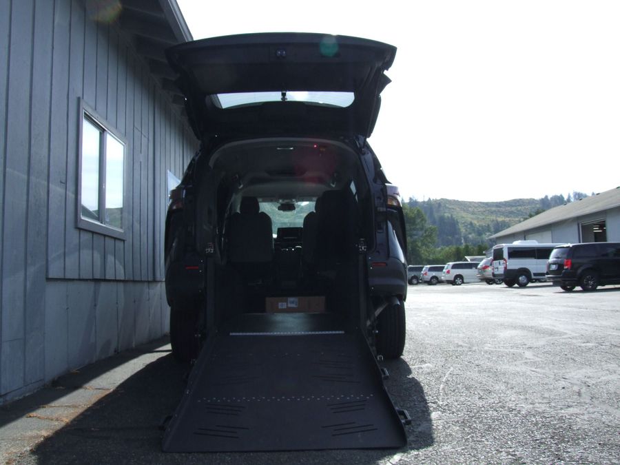 New 2024 Toyota Sienna Hybrid LE - Vantage Mobility Rear Entry Entry Fold Out Manual Ramp