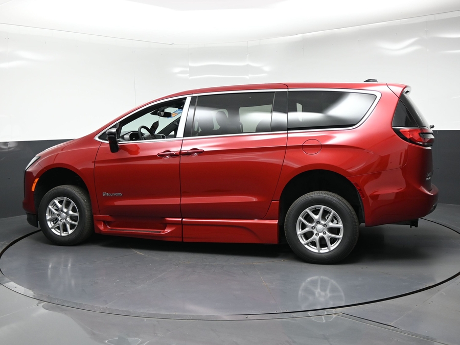 New 2027 Chrysler Pacifica Select Safety - BraunAbility Side Entry In Floor Automatic Ramp