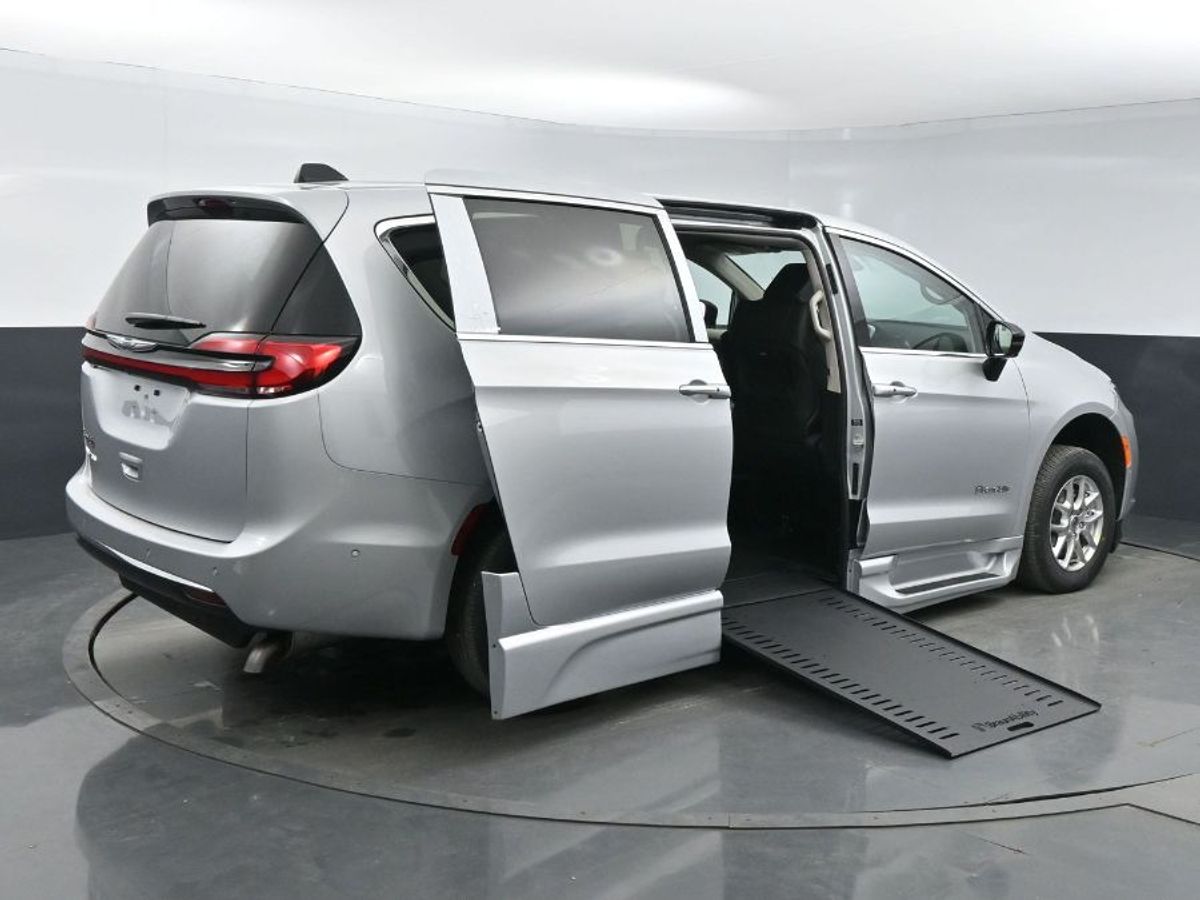 2024 CHRYSLER PACIFICA - Image 24