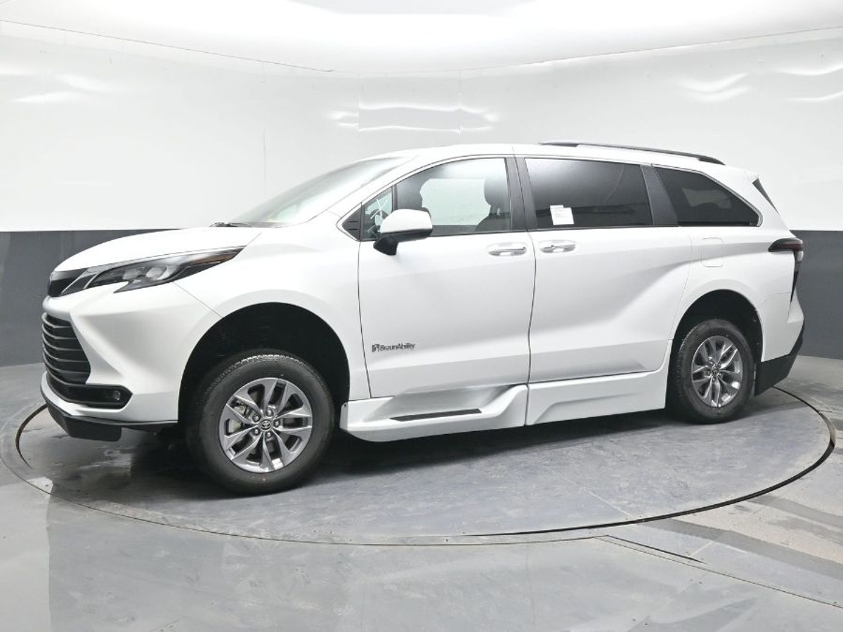 2025 TOYOTA SIENNA - Image 15