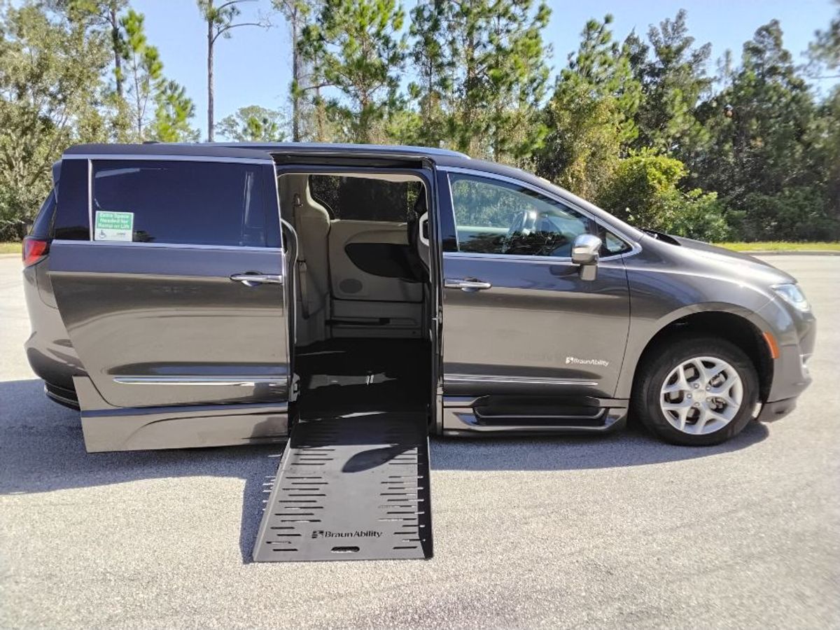 Chrysler Pacifica gris imagen numero 22