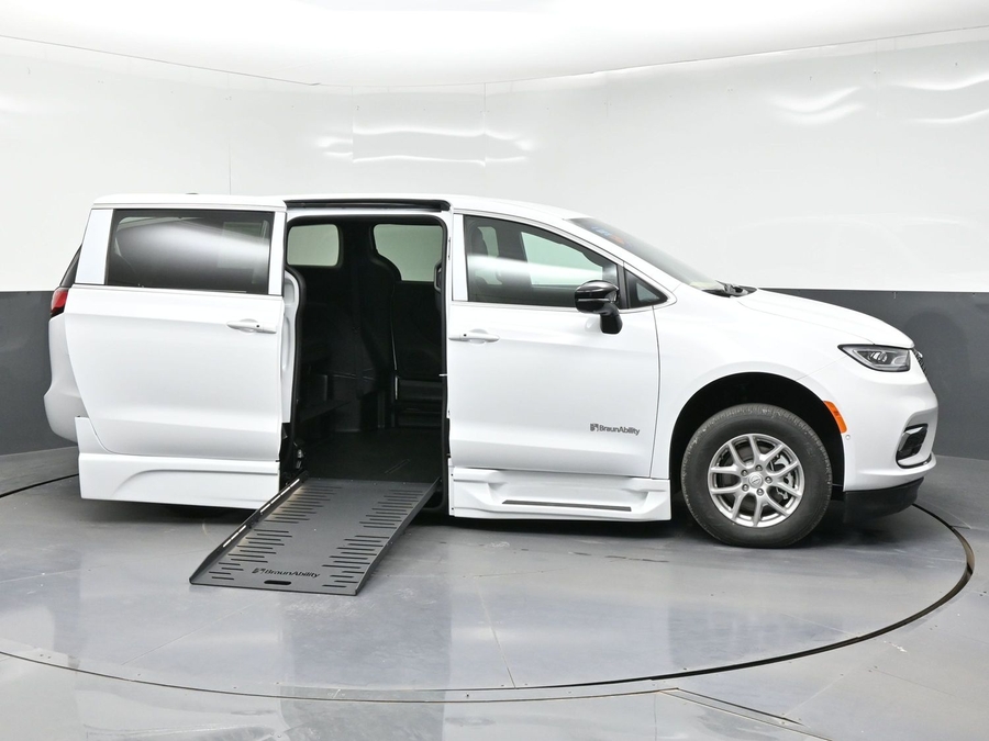 White Chrysler Pacifica image number 9