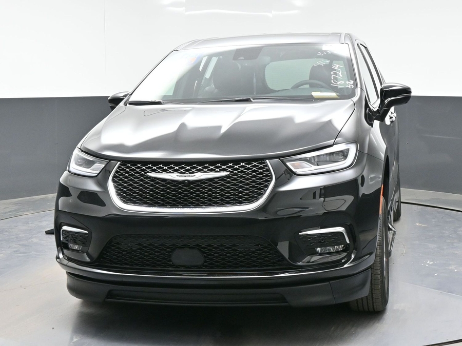 Black Chrysler Pacifica image number 1