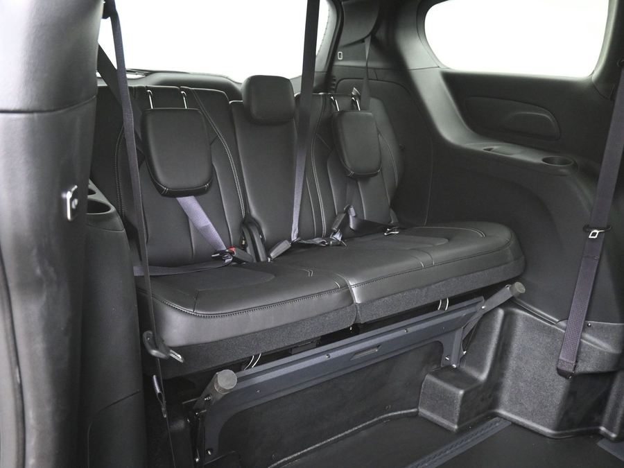 Black Chrysler Pacifica image number 9