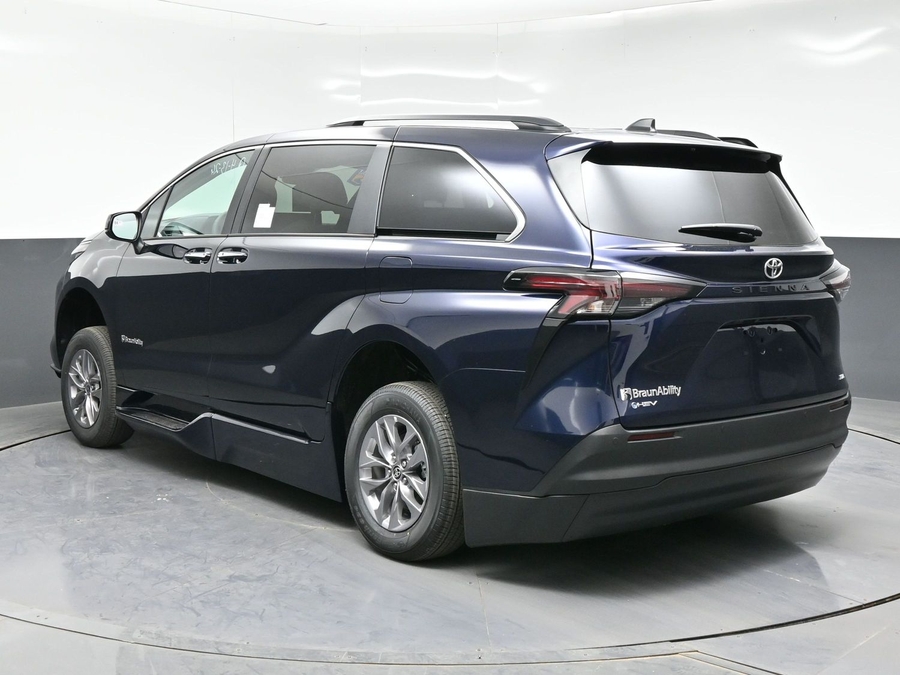 New 2026 Toyota Sienna Hybrid XLE Add - BraunAbility Side Entry Entry In Floor Automatic Ramp