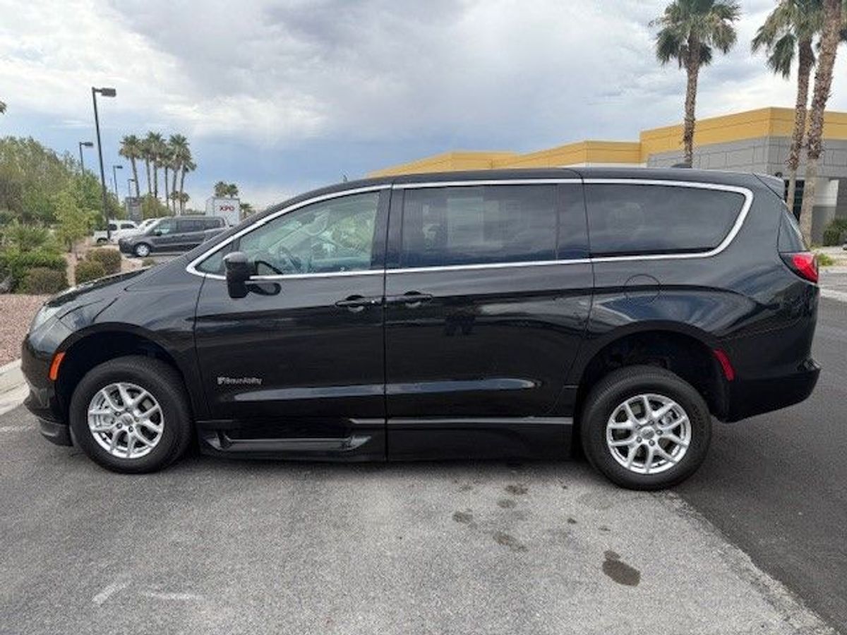 2023 CHRYSLER VOYAGER - Image 11