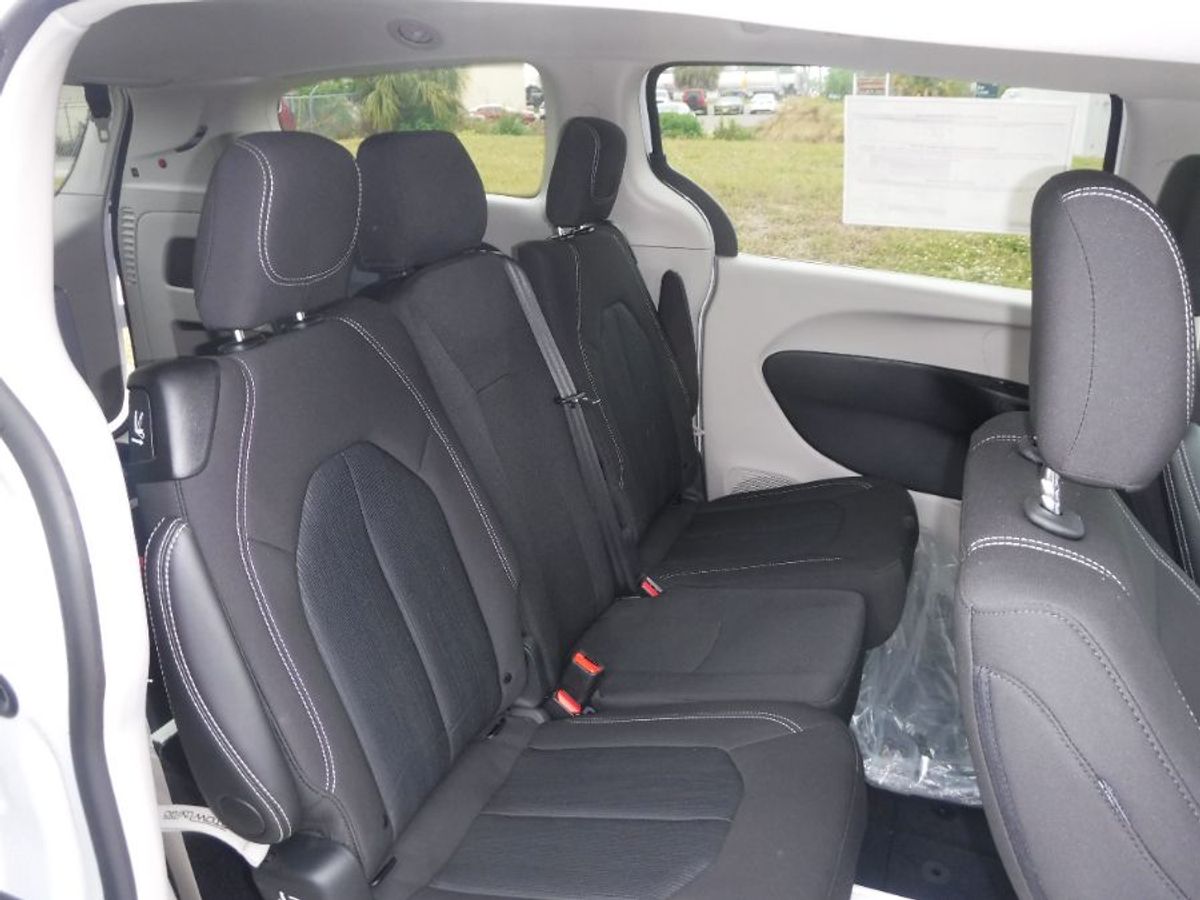 2024 CHRYSLER VOYAGER - Image 18