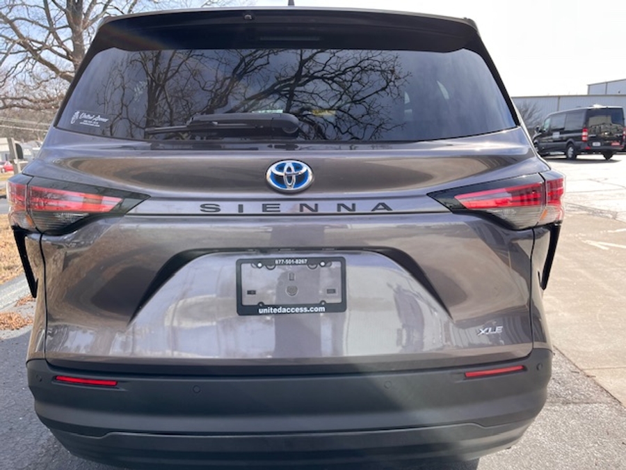 Used 2022 Toyota Sienna Hybrid XLE Base - BraunAbility Side Entry Entry Fold Out Automatic Ramp