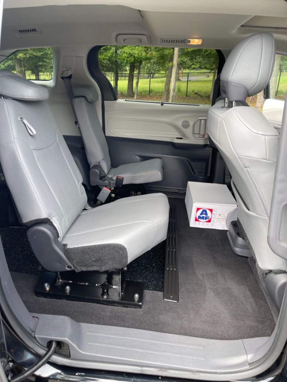 Black Toyota Sienna image number 12