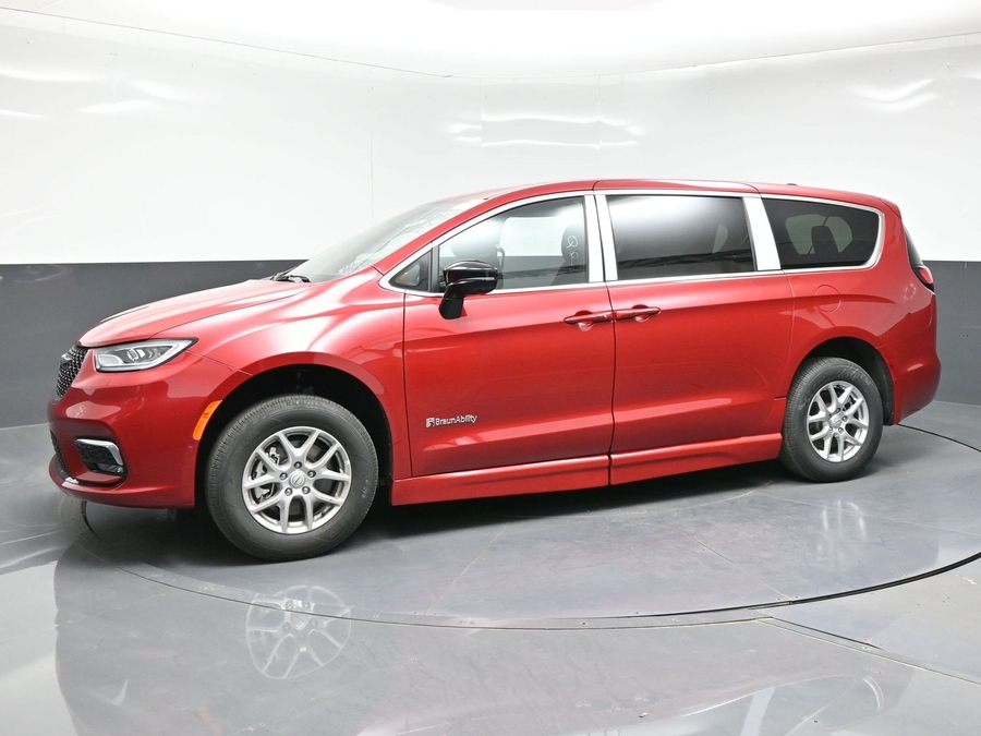 2026 Chrysler Pacifica's photo