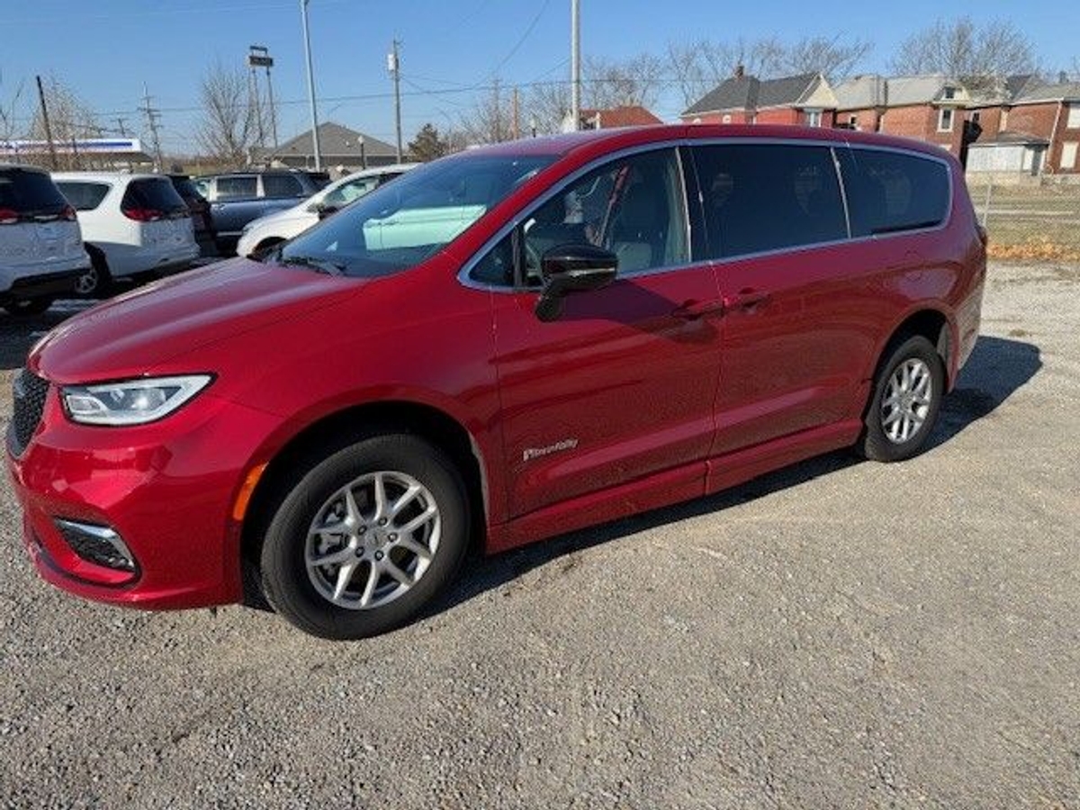 2025 CHRYSLER PACIFICA - Image 2