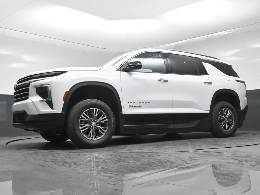 New 2026 Chevrolet Traverse 1LT - BraunAbility Side Entry In Floor Automatic Ramp