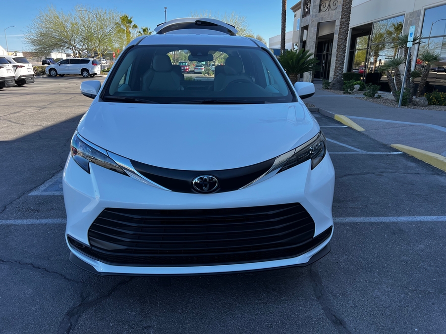 New 2026 Toyota Sienna Hybrid LE w swivel 2nd row - Vantage Mobility Commercial Rear Entry Entry Fold Out Manual Ramp