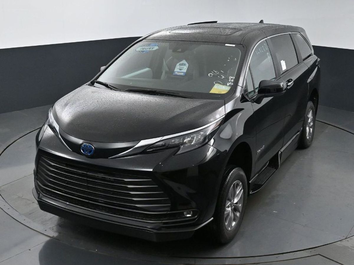2025 TOYOTA SIENNA - Image 24