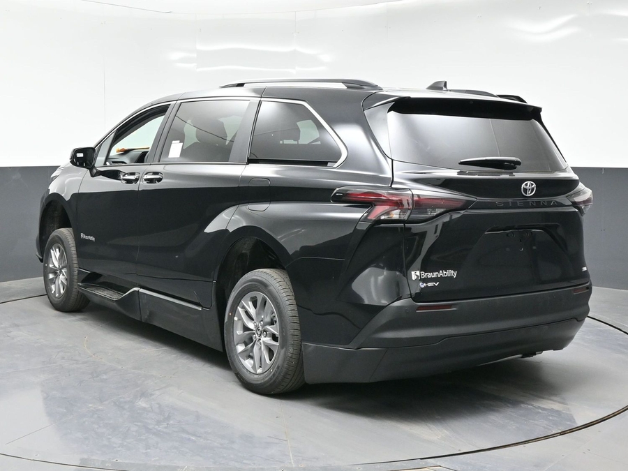Black Toyota Sienna image number 2