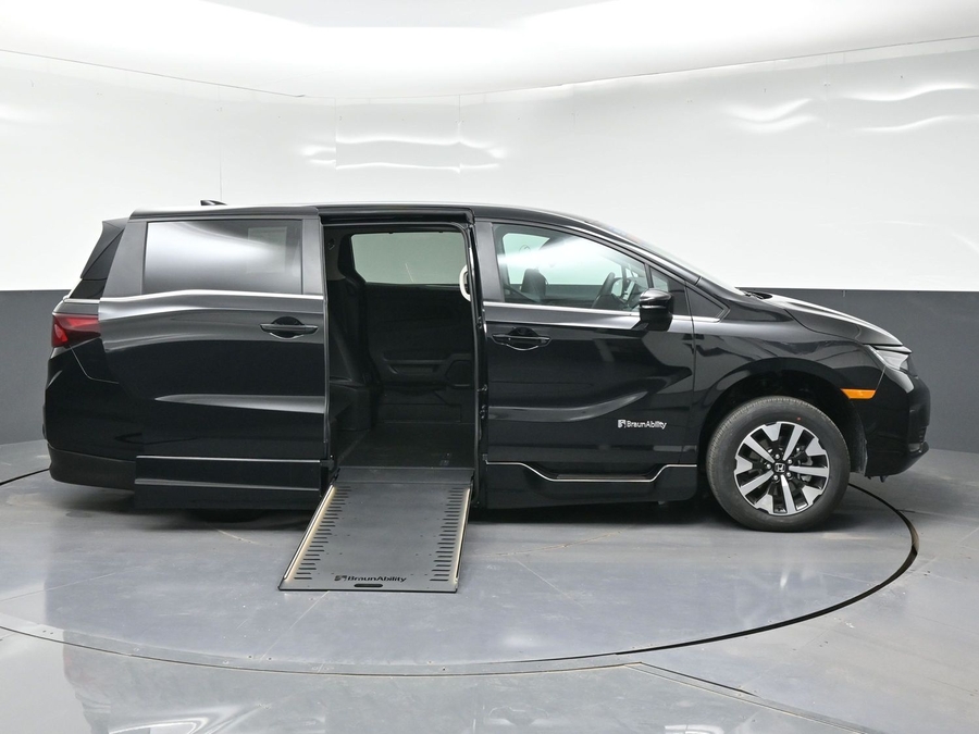 Black Honda Odyssey image number 7