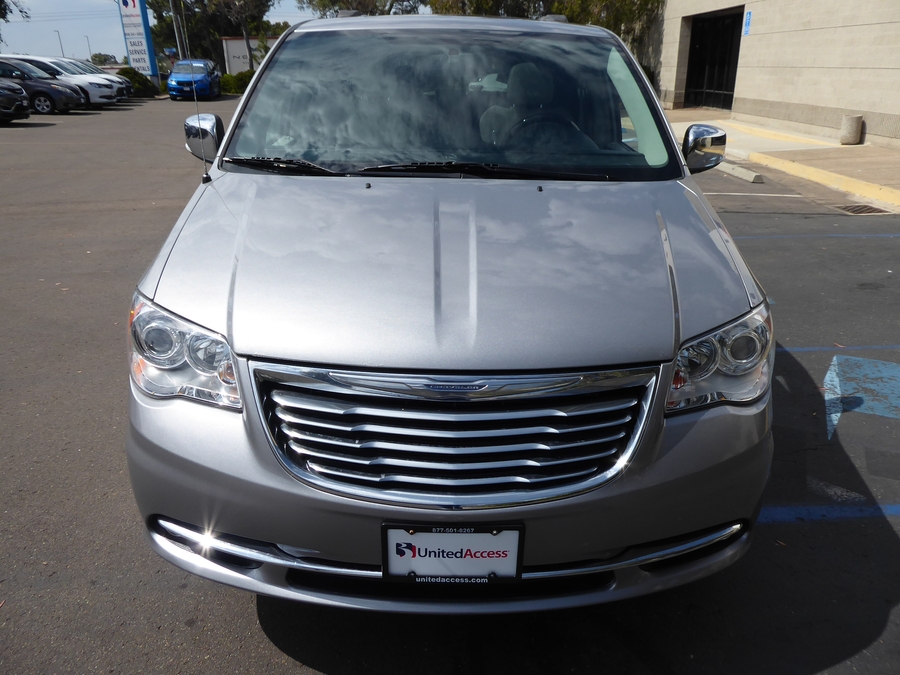 Used 2016 Chrysler Town and Country Limited Platinum - VMI Side Entry In Floor Automatic Ramp