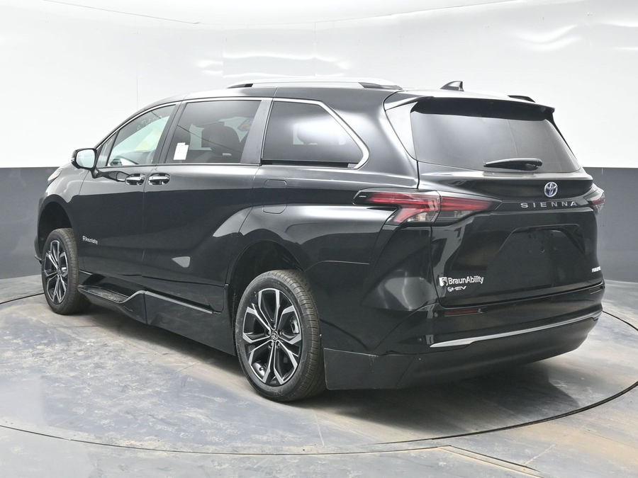 New 2025 Toyota Sienna Hybrid Platinum - BraunAbility Side Entry Entry In Floor Automatic Ramp