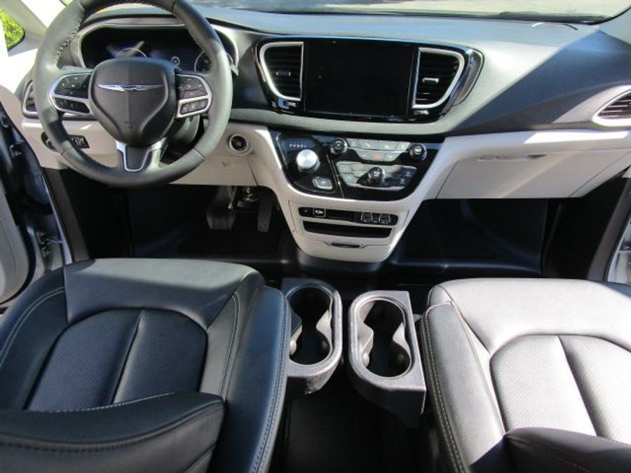 Used 2024 Chrysler Pacifica Touring L - BraunAbility Side Entry Entry Fold Out Automatic Ramp