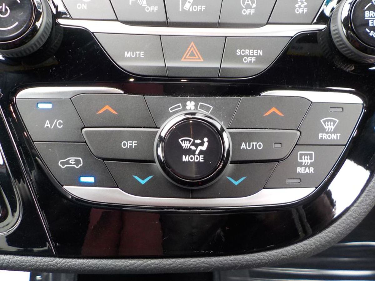 2025 CHRYSLER PACIFICA - Image 38