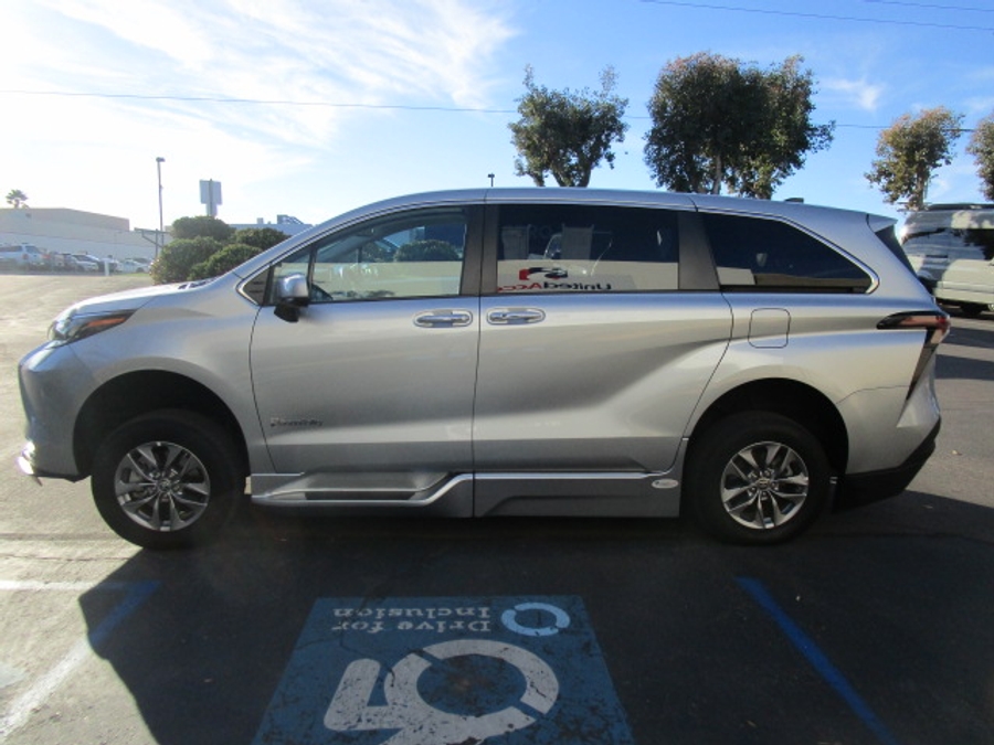 Used 2024 Toyota Sienna Hybrid XLE Base - BraunAbility Side Entry Entry Fold Out Automatic Ramp