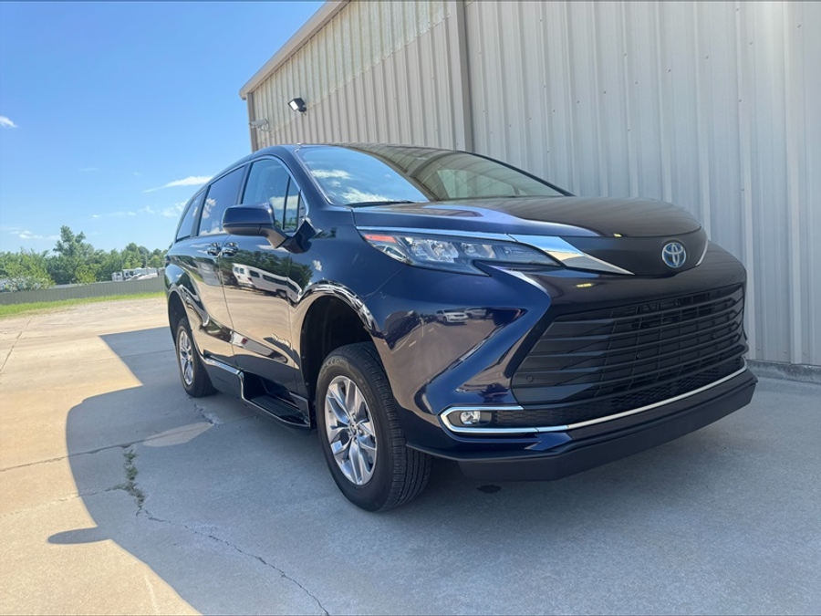 Used 2024 Toyota Sienna Hybrid XLE - BraunAbility Side Entry Entry In Floor Automatic Ramp