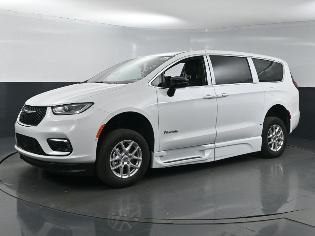 2025 CHRYSLER PACIFICA - Image 4